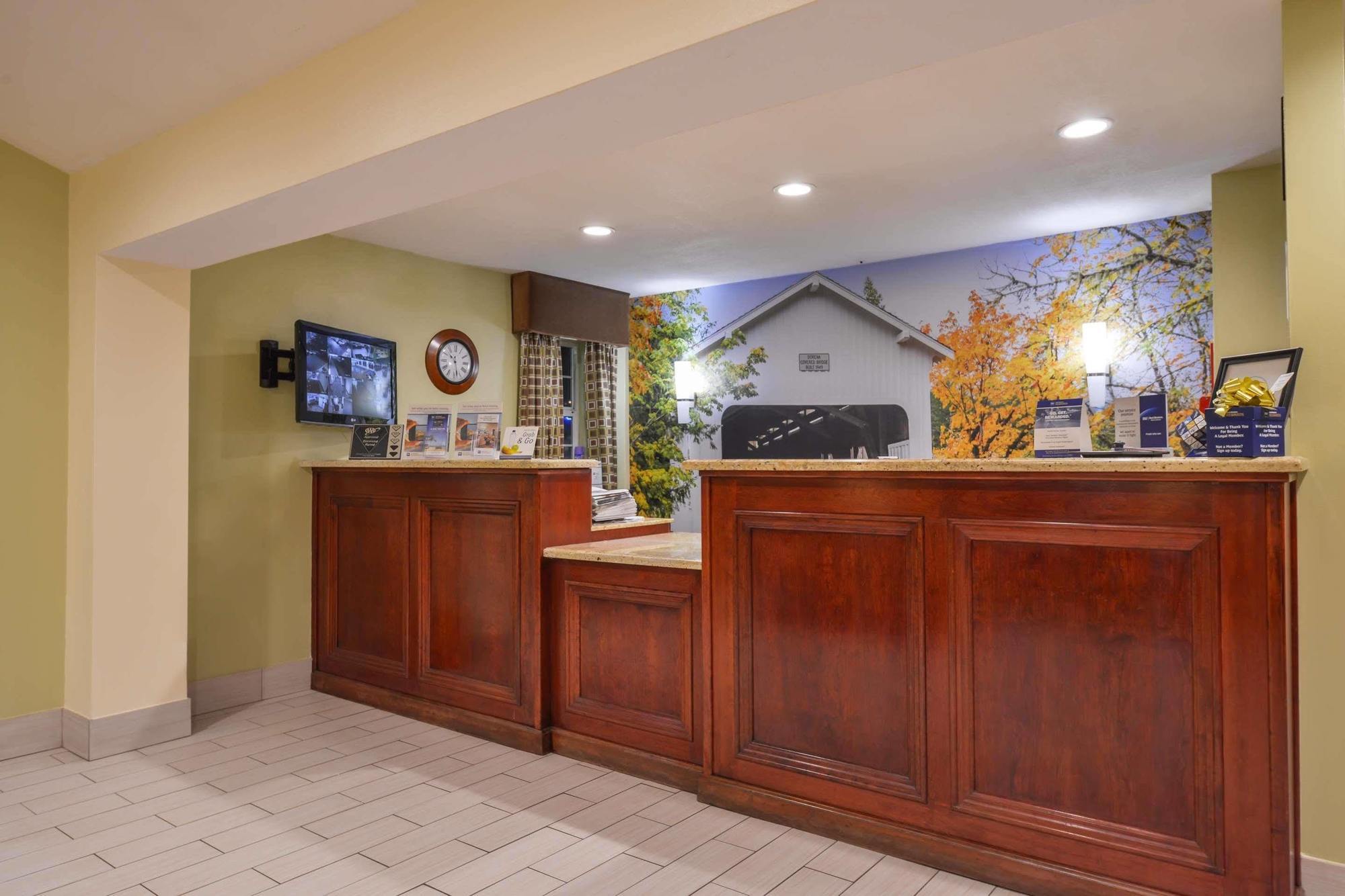 Best Western Cottage Grove Inn Bagian luar foto