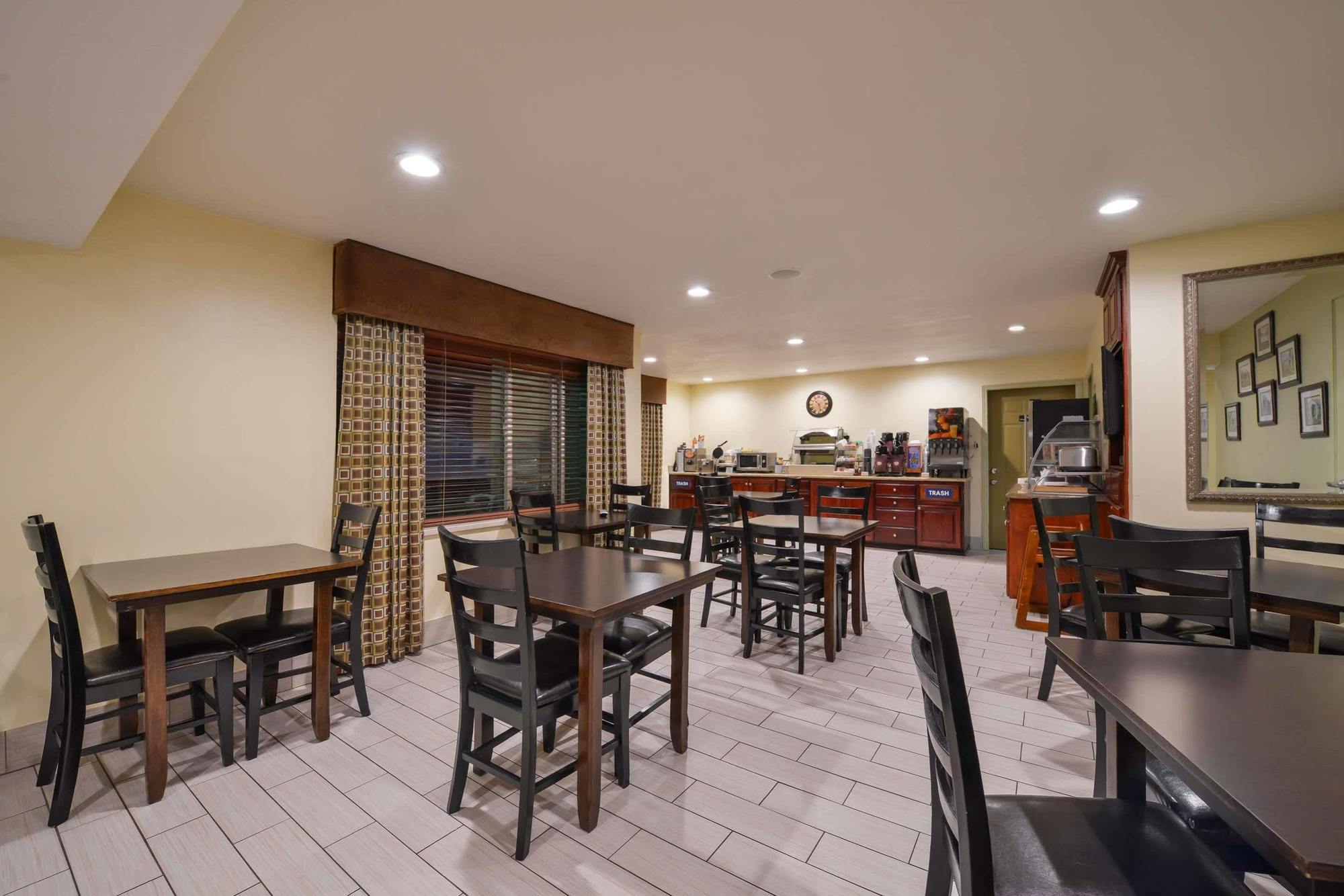 Best Western Cottage Grove Inn Bagian luar foto